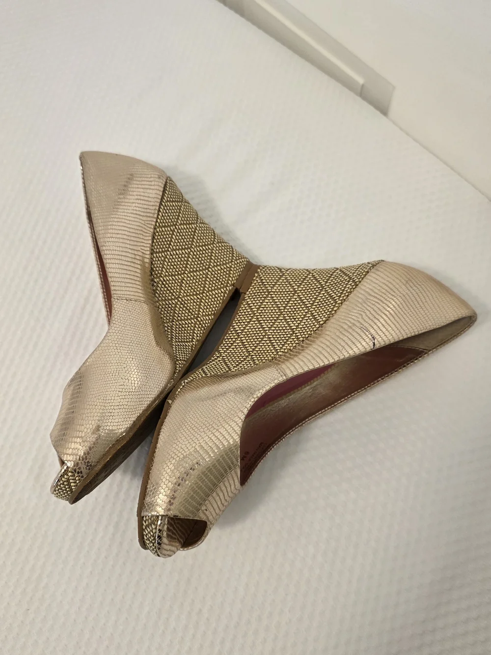LILLY PULITZER Gold Resort Chic Peep Toe Wedge Metallic Reptile Pumps 6 Leather